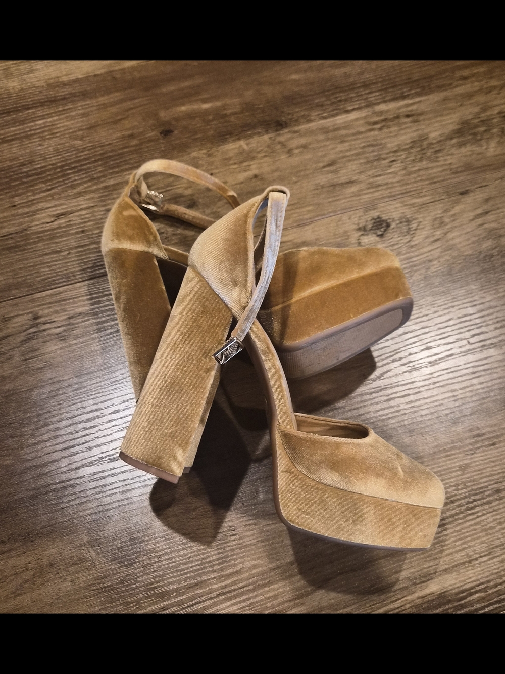 Gianni Bini Velvet Platform Mary Jane Heels in Gold